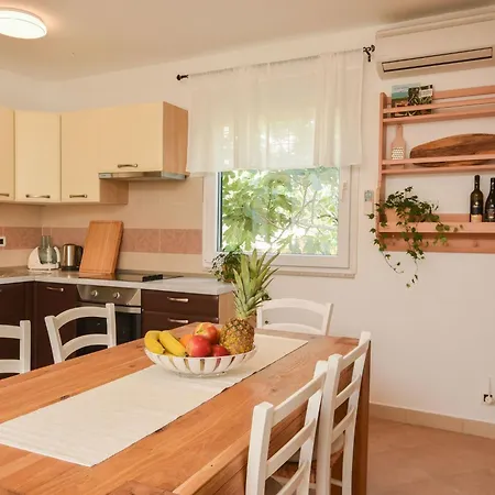 Lipa By Interhome Vikendica
