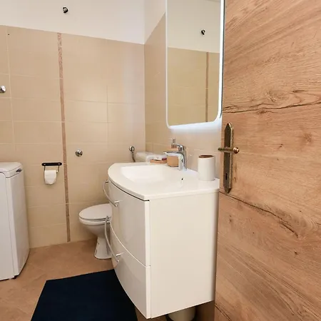 Lipa By Interhome